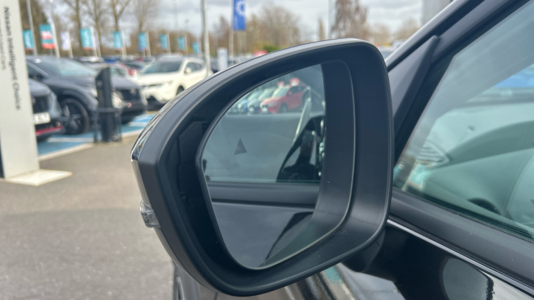 Nissan Juke 1.0 DiG-T 114 Tekna 5dr Petrol Hatchback